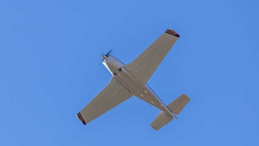 avião pequeno com motor de pouca potencia